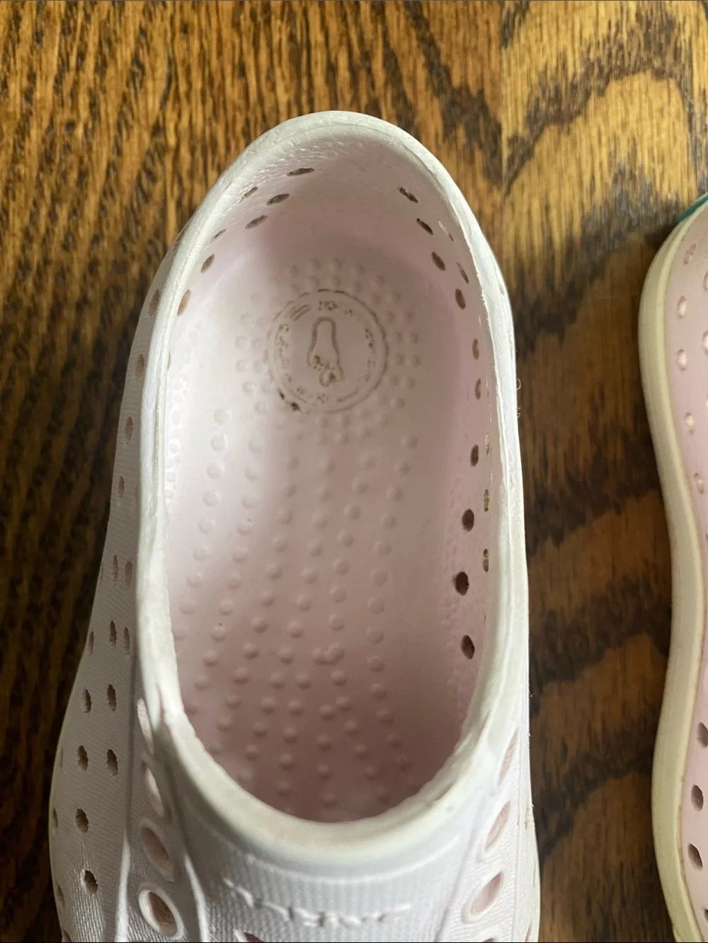 Kids’ Native Jefferson pink/cream slip on sneakers, size 6. Great condition.